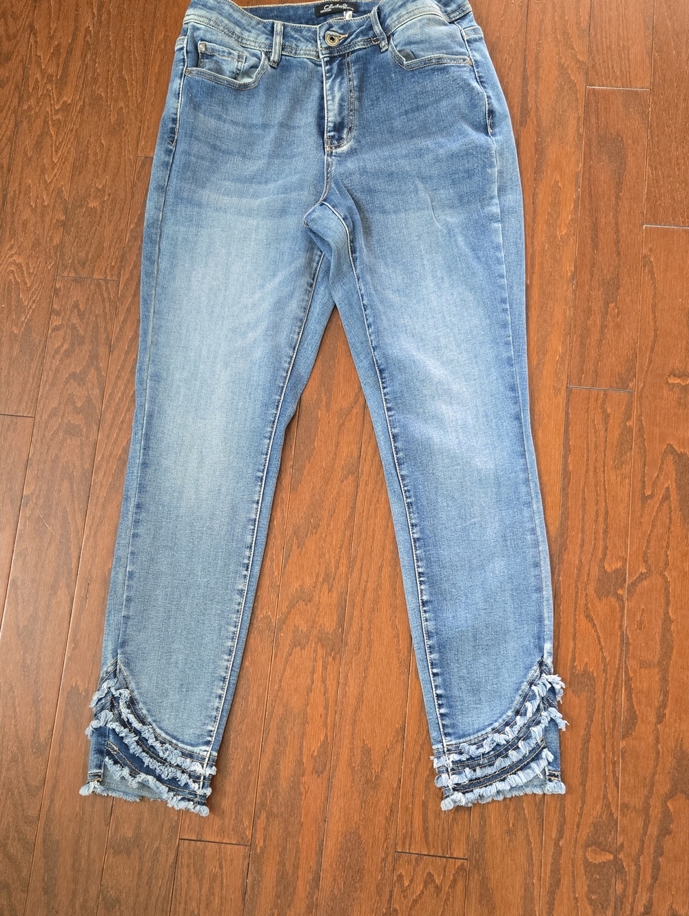 CHARLIE B Light Blue Frayed Hem Ankle Jeans